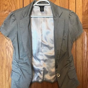 Short sleeved jacket